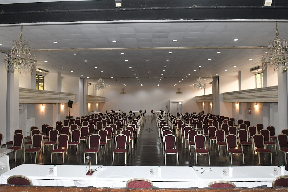 Cascadia Hotel Conference Center 20/29