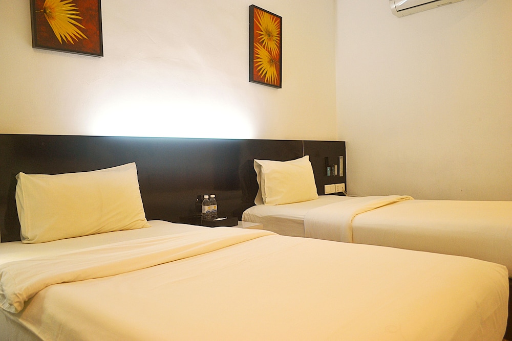 Swing & Pillows at Golden Roof Hotel Ampang, Ipoh 19/62