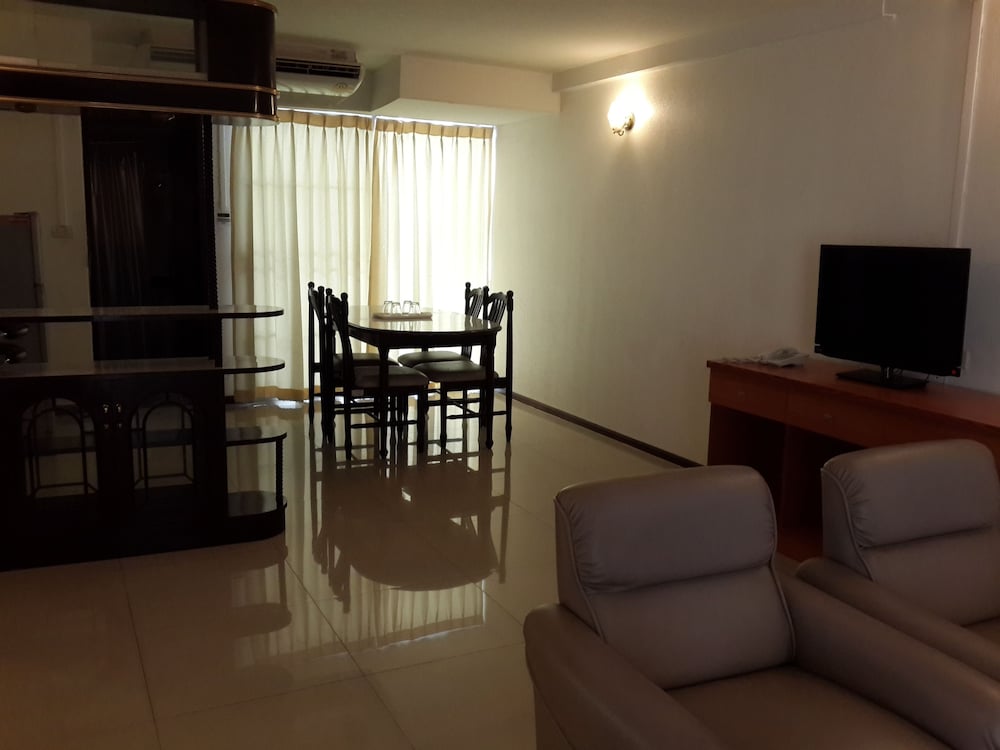 Nanatai Suites 35/50