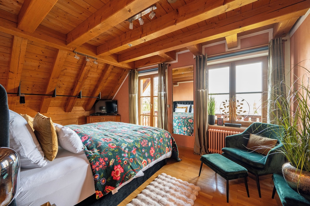 Grand, Chalet, 3 Queen Beds