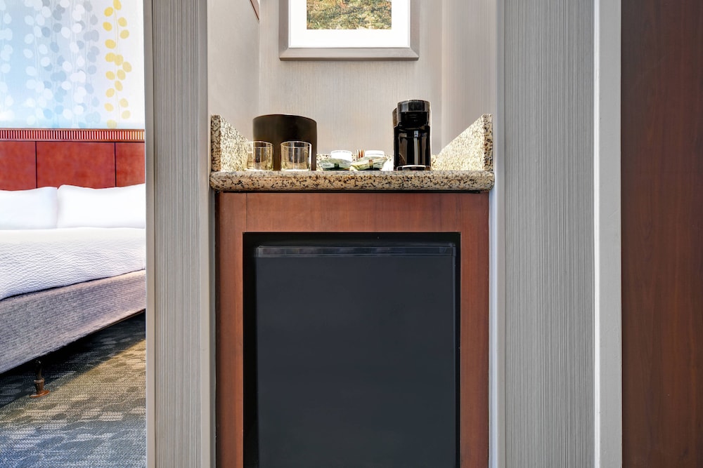 Courtyard By Marriott Republic Aprt Long Island Farmingdale 6/71