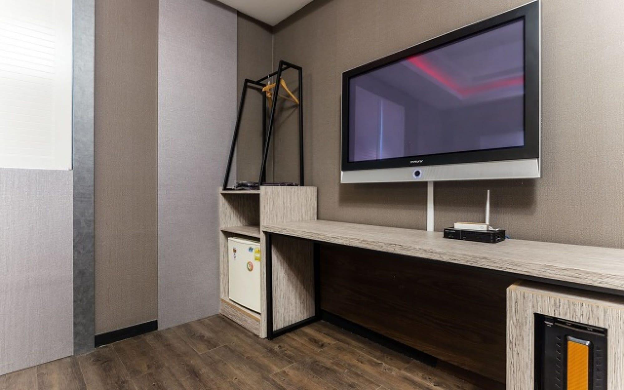 No 1 Hotel 40/44