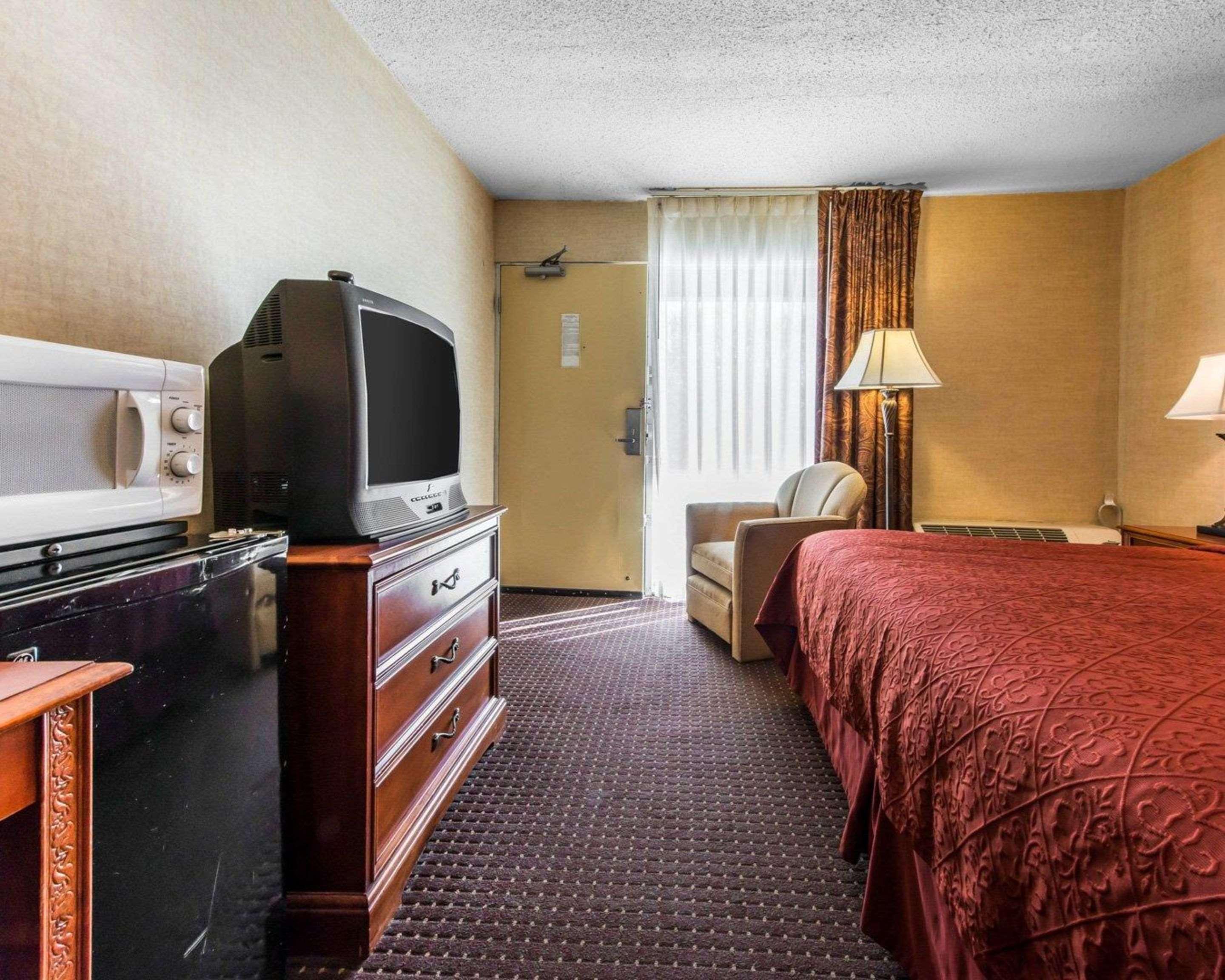 ROOM, KING BED