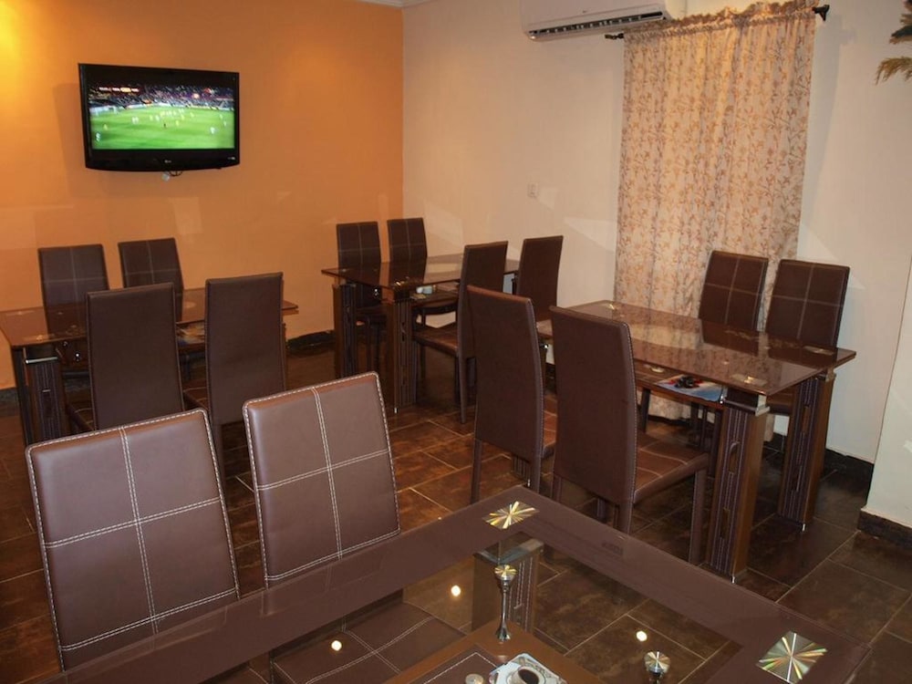 Bay Suites 14/19