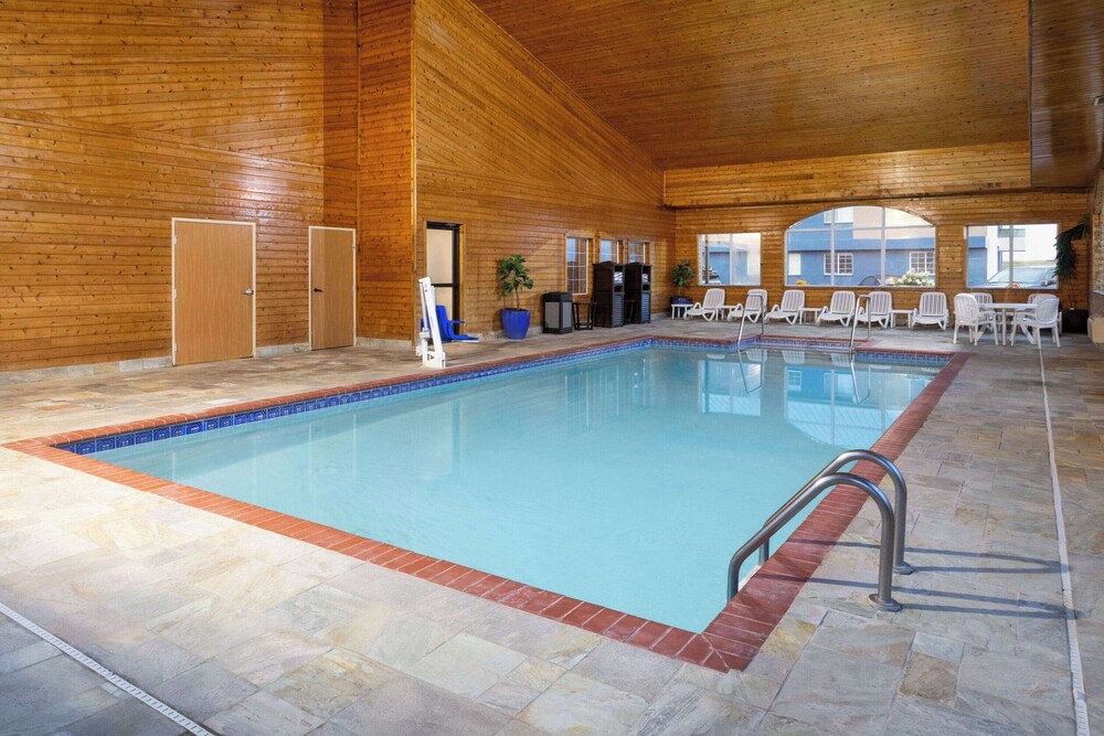 AmericInn by Wyndham Grinnell 37/60