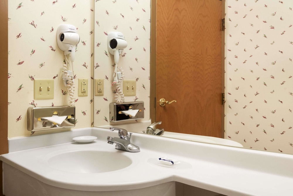 Microtel Inn And Suites Ann Arbor Plymouth Rd 5/39