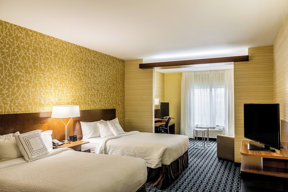 Suite, 2 Queen Beds, Sofa, Accessible