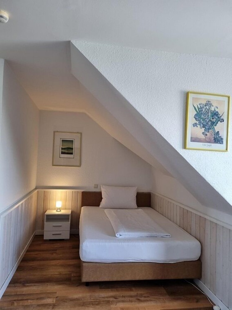 Erbenholz Hotel and Restaurant 5/40