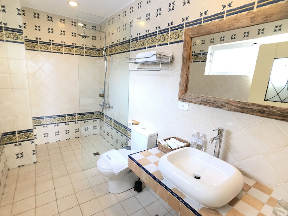 Spoondrift Hostal 45/49