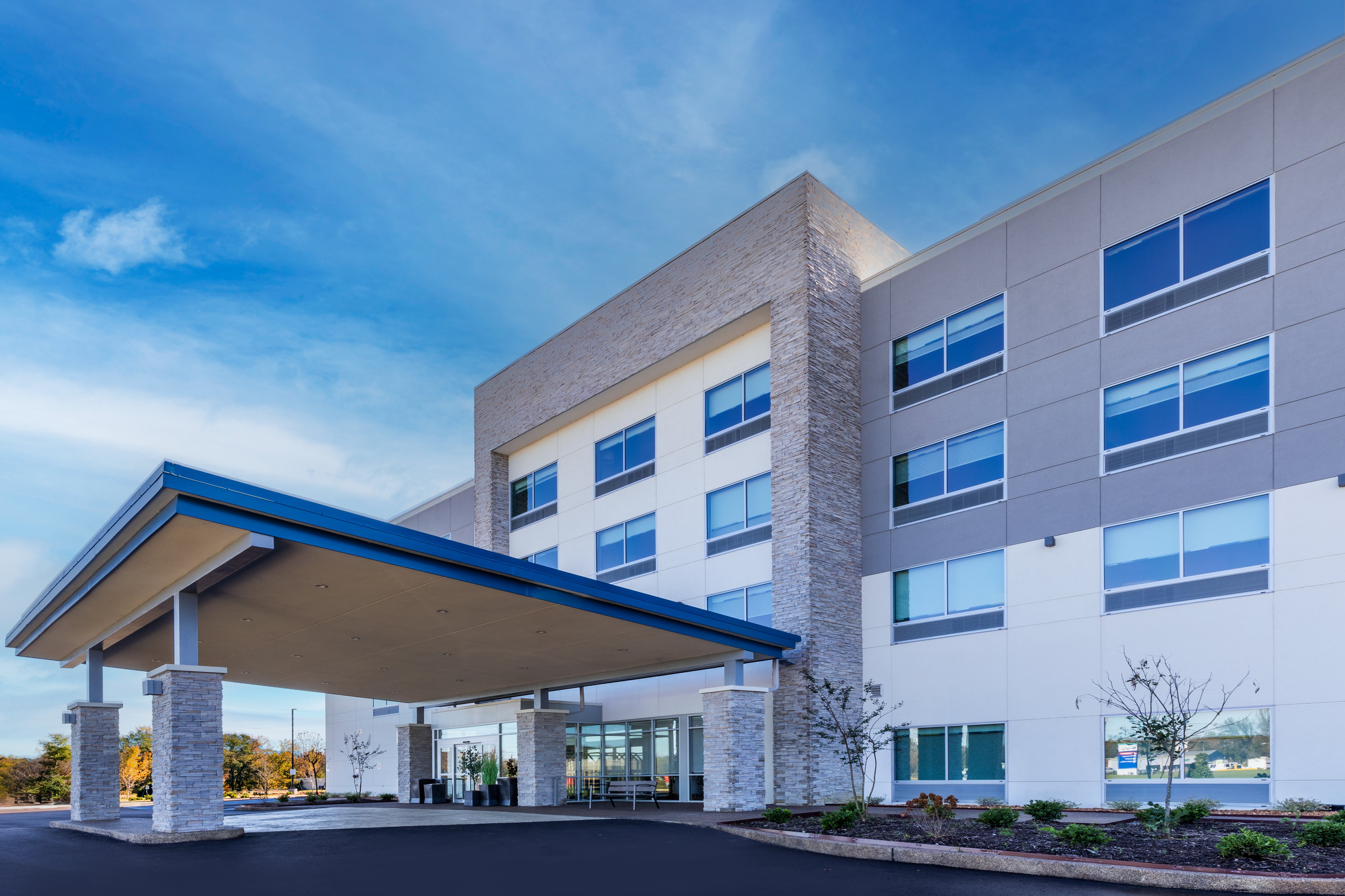 Holiday Inn Express & Suites SENATOBIA I-55 6/54