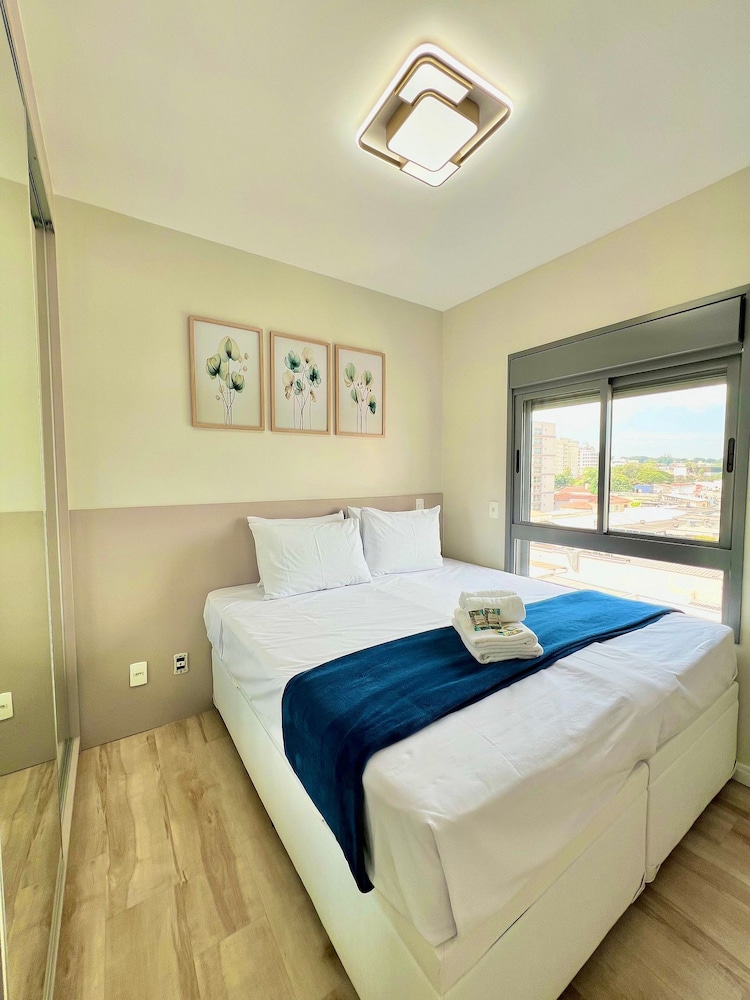 Basic, Studio, Queen Bed