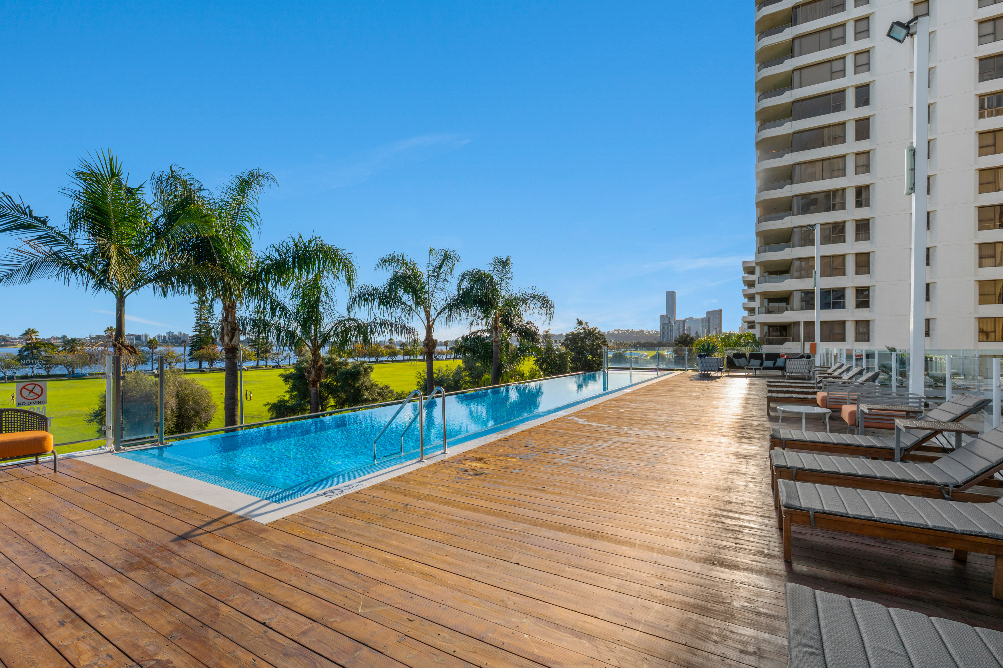 Crowne Plaza Perth 41/50