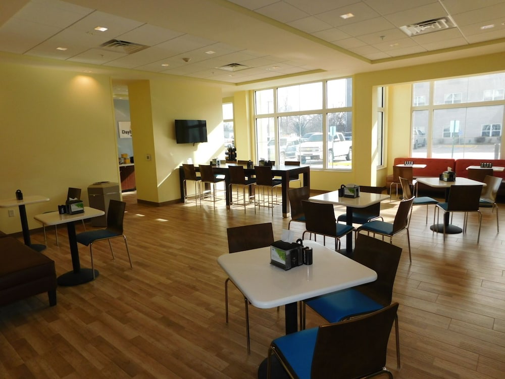 Days Inn & Suites by Wyndham Kearney 54/61