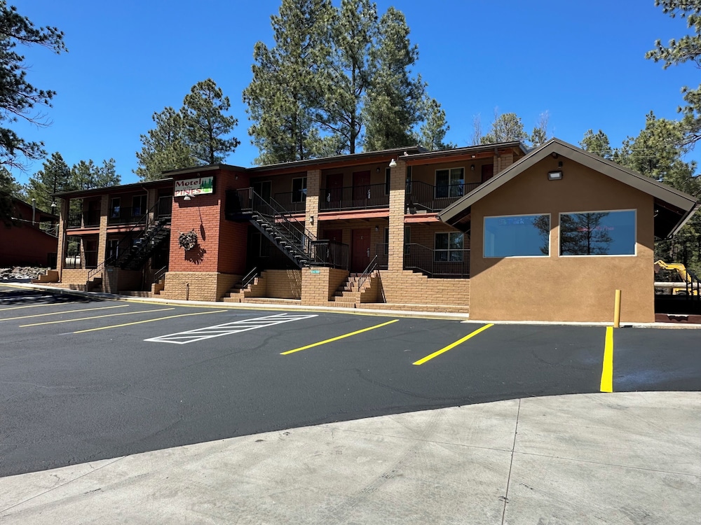 Motel In The Pines 28/41