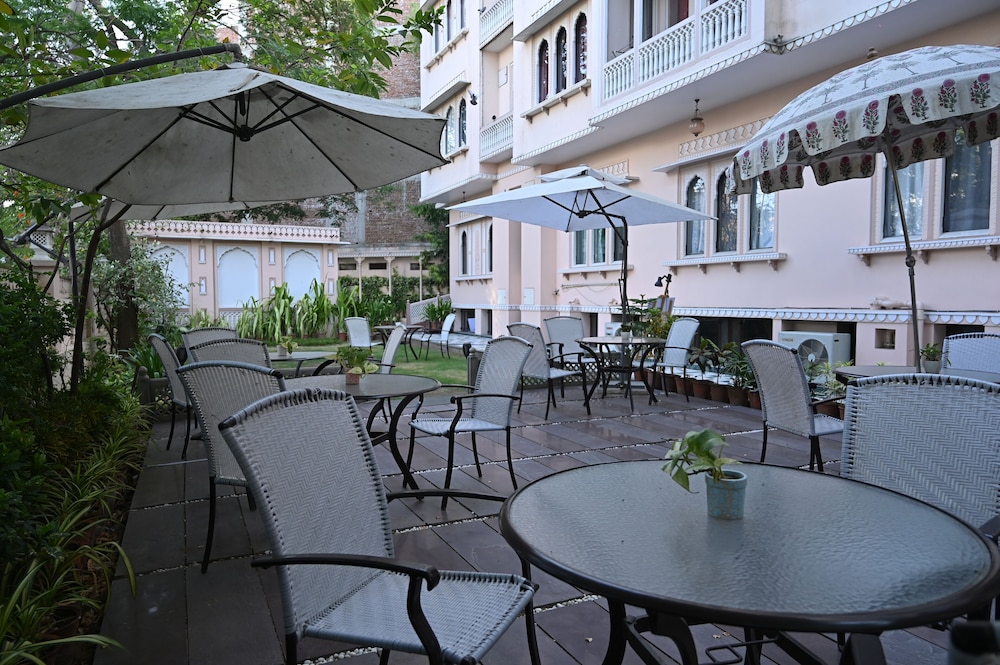 Om Niwas Suite Hotel 56/67