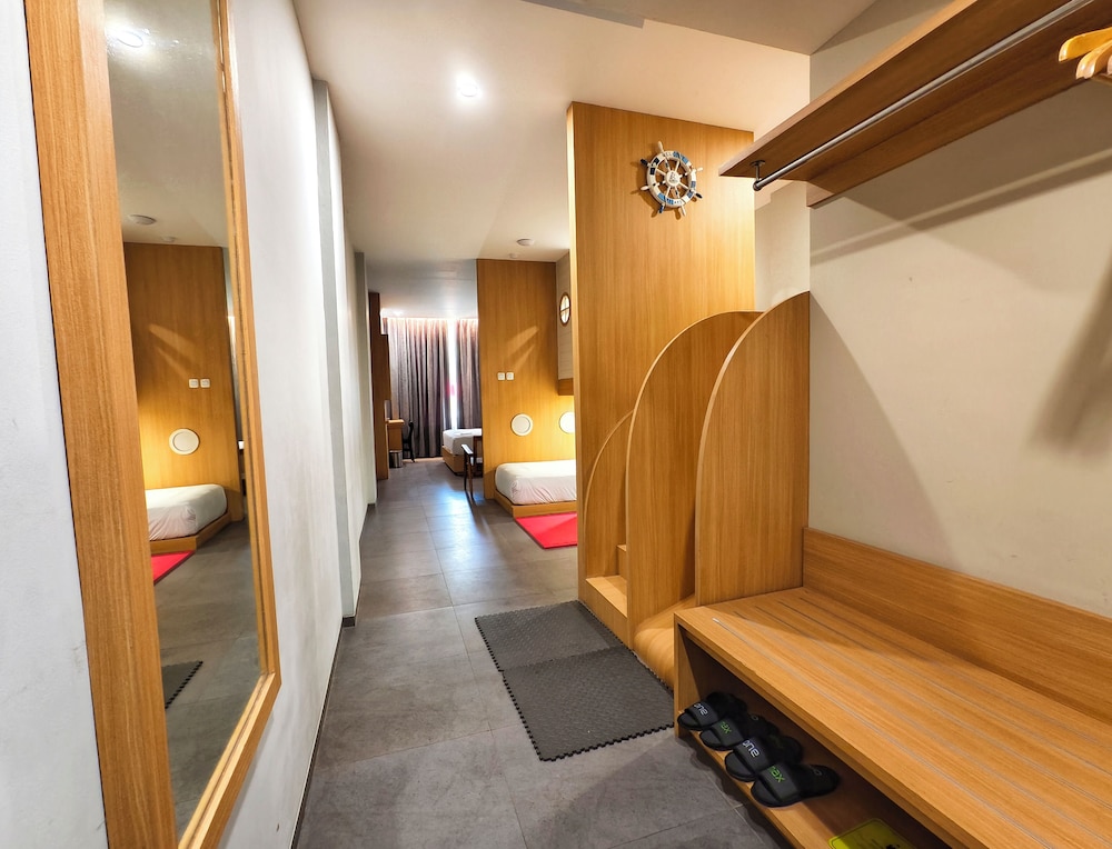 MaxOneHotels.com at Anyer 21/42