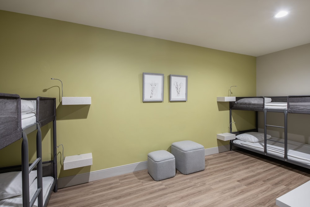 Viscount Gort Hotel 35/53