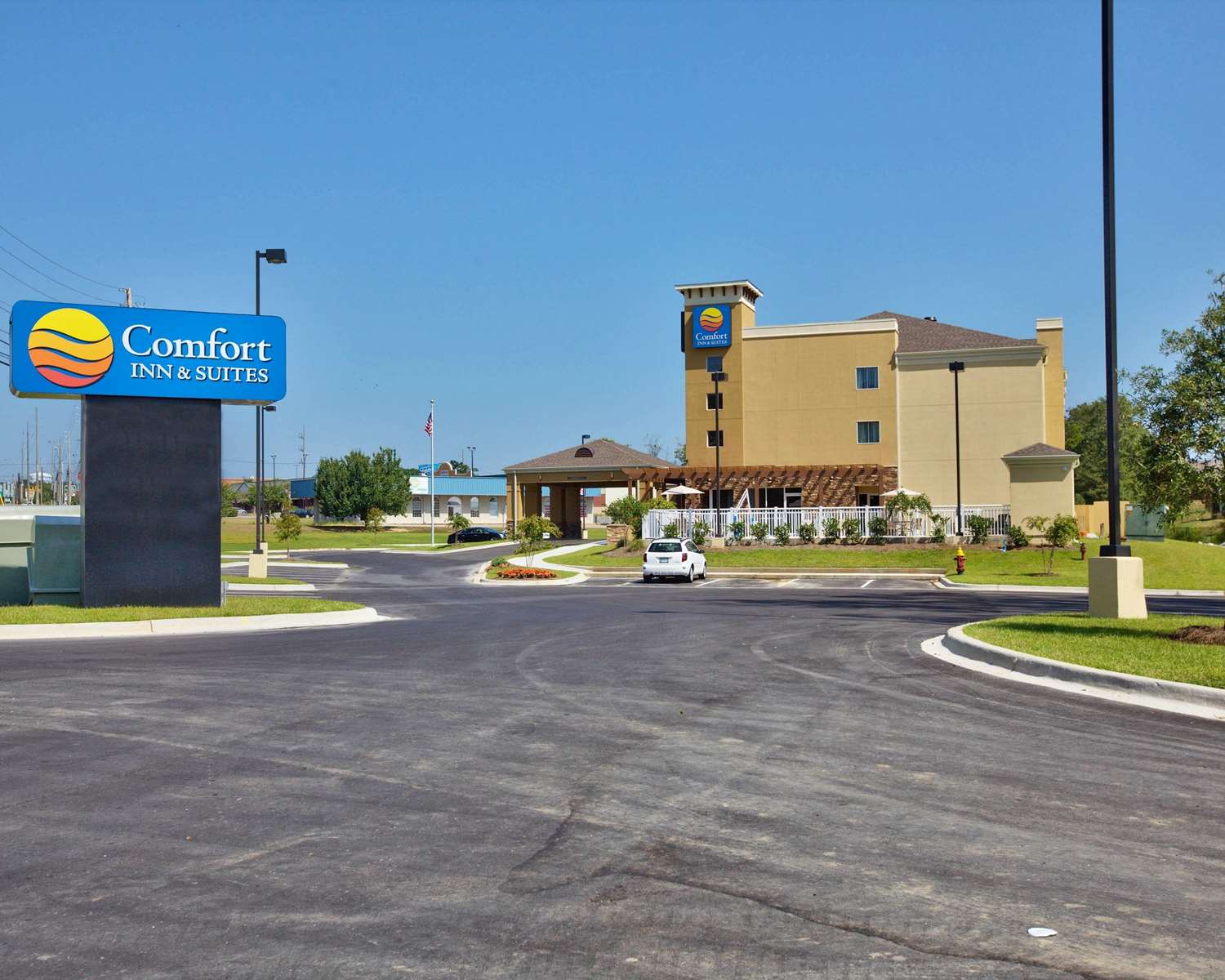 Spark by Hilton Dothan 17/19