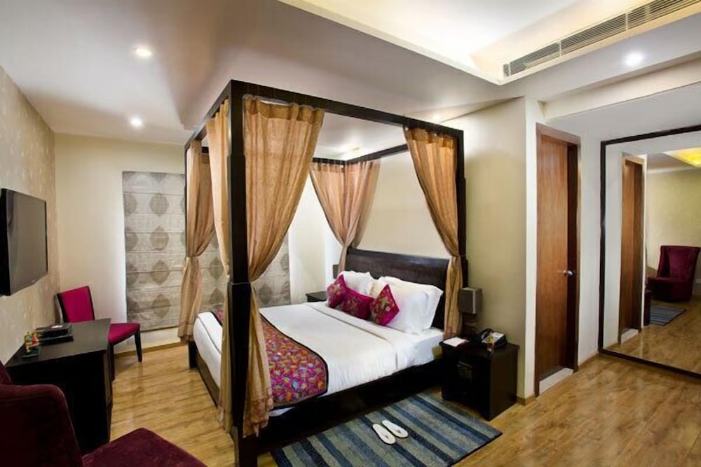 Pipal Tree Hotel 9/21