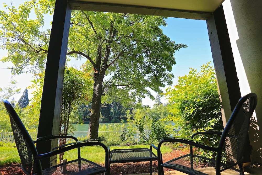 Valley River Inn 18/50