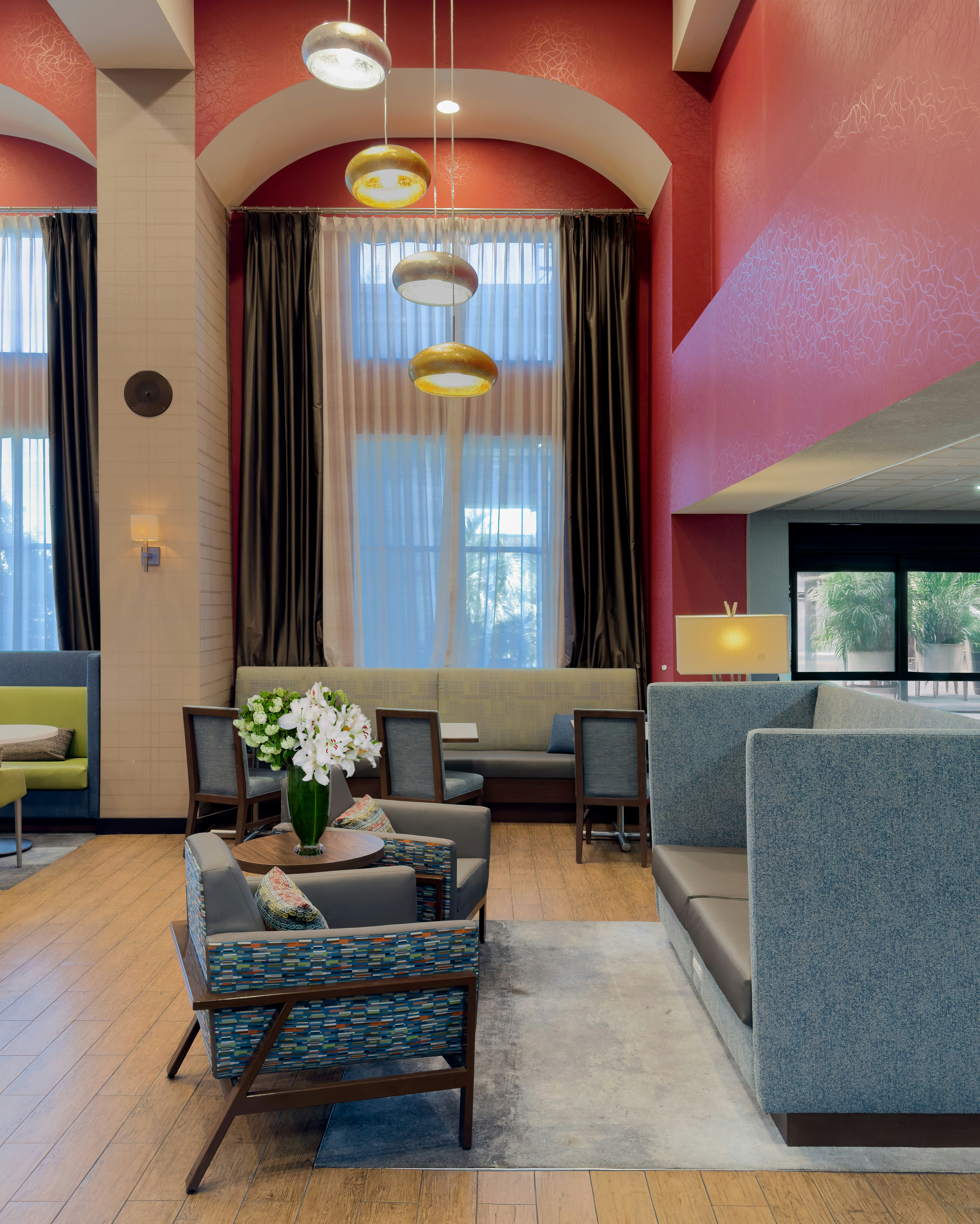 Hampton Inn & Suites Palm Desert 32/64