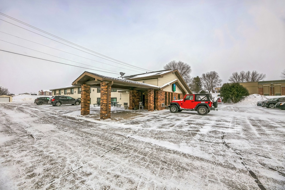 Hotel 8 Fergus Falls 36/49