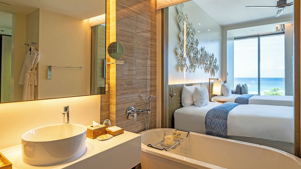 Crimson Resort & Spa Boracay 60/62