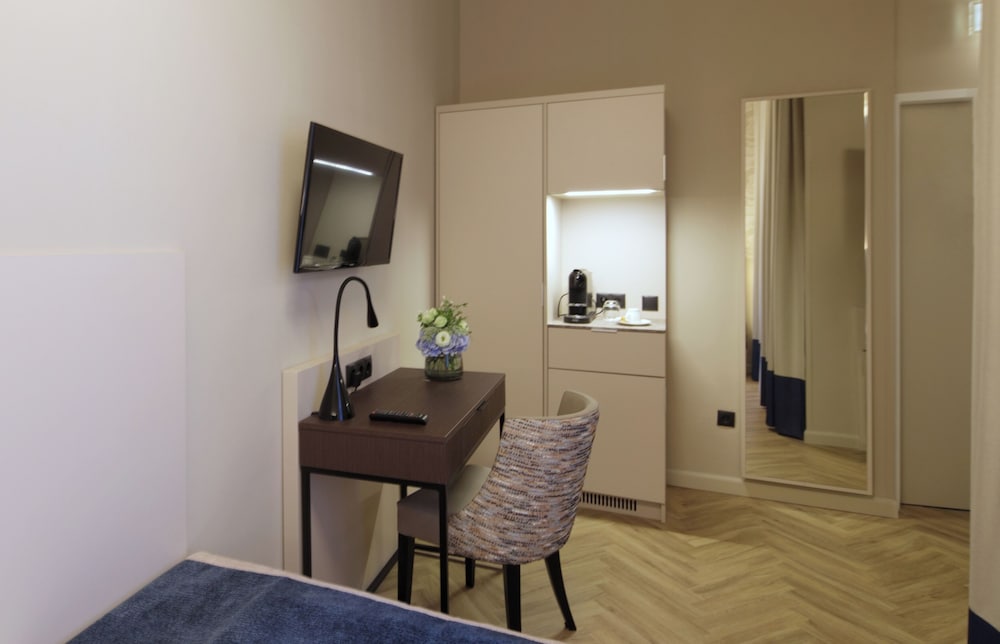 HOTEL DREI KRONEN VIENNA CITY 68/74