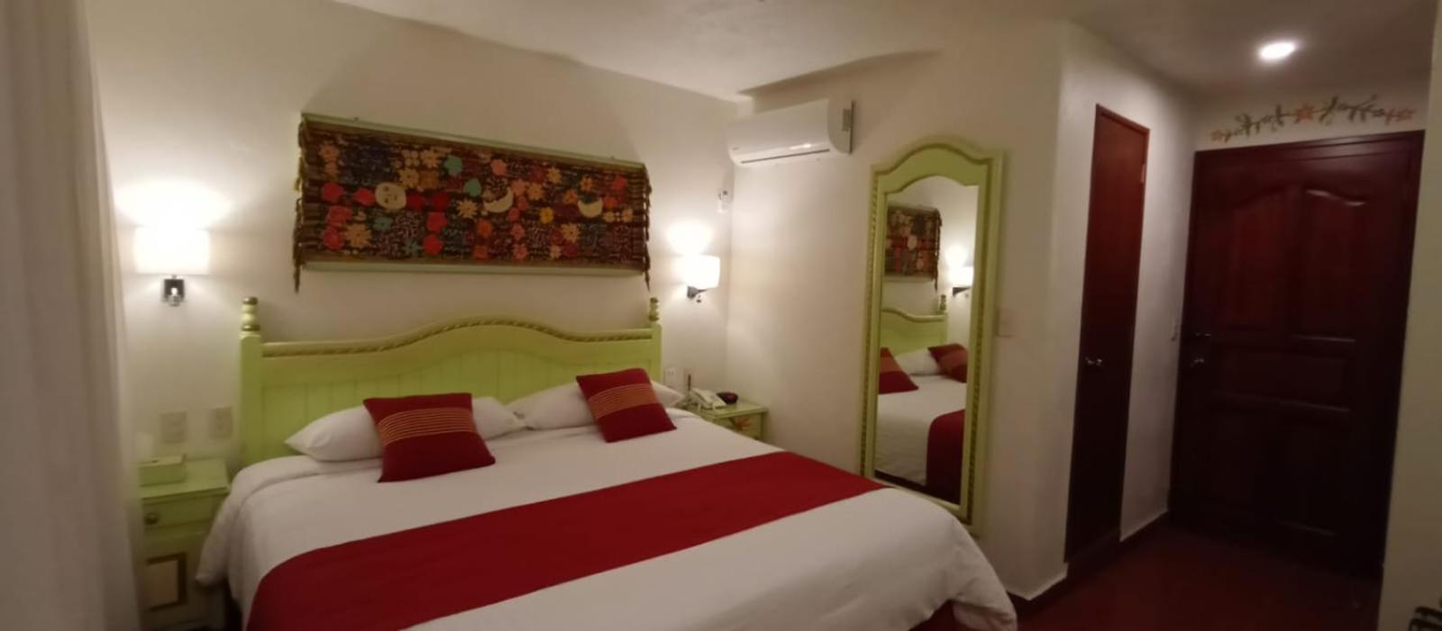 Room, Queen Bed, Garden View