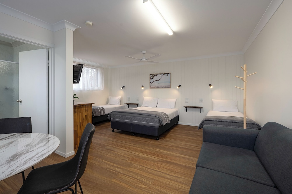 COAST INN MOTEL 21/59