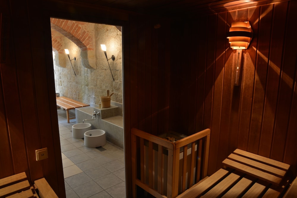 Hotel Erbgericht Krippen 18/50
