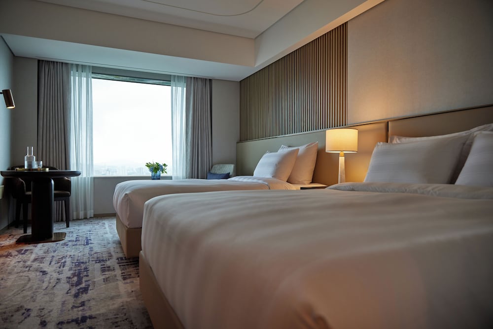 DELUXE, FAMILY, TWIN BEDS, LAKE VIEW