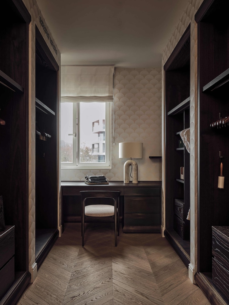 Signature, Murphy Bed, Suite, King Bed