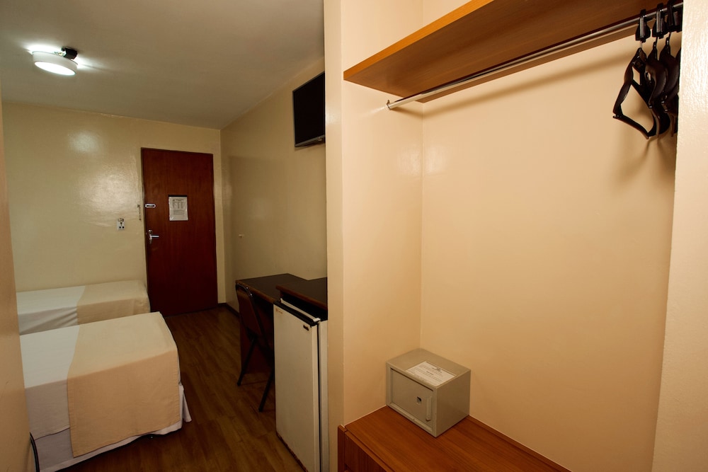 LIRA HOTEL 63/63