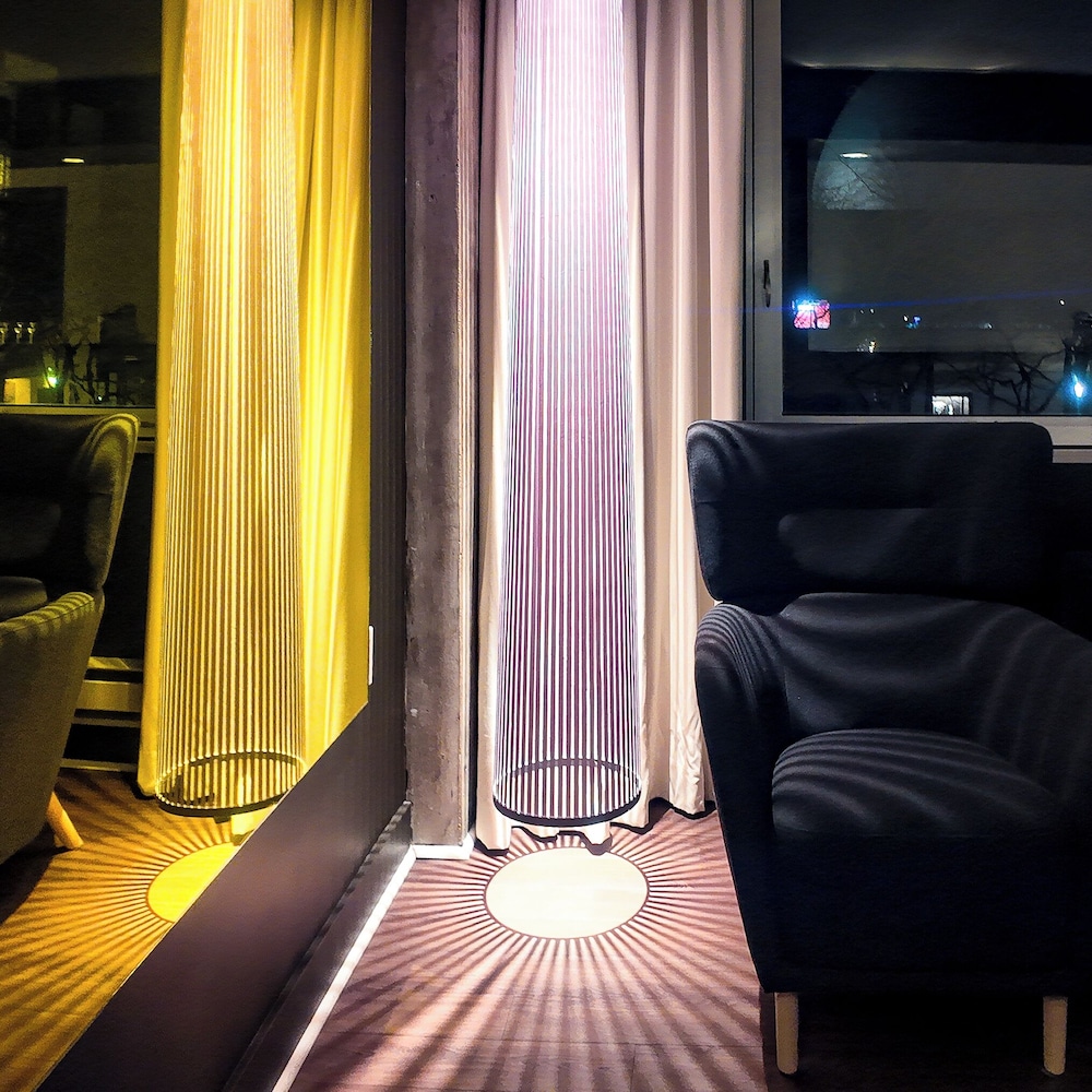 Hotel Zero 1 49/82