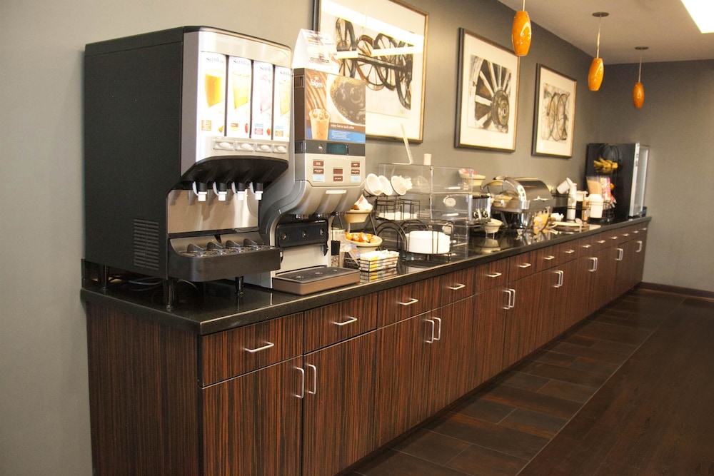 Best Western Plus Olathe Hotel 29/34