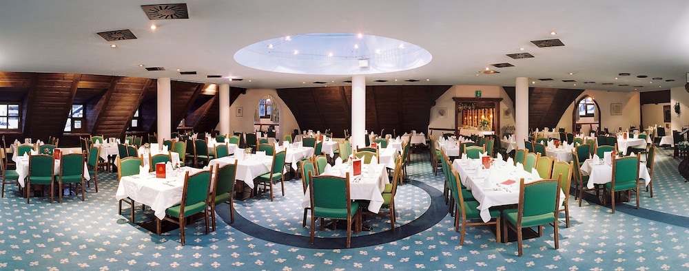 Family Hotel Schloss Rosenegg 54/64
