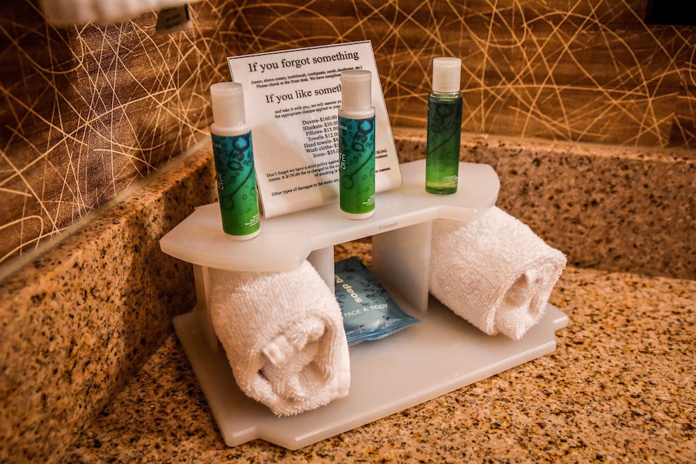 Holiday Inn Express Hotel Suites Concord 33/57