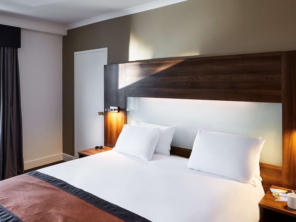 Mercure St Helens 8/50