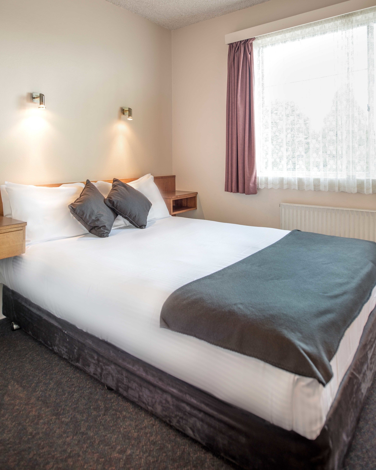 Plus, 1 Queen and 1 Single Bed, Queen Bed
