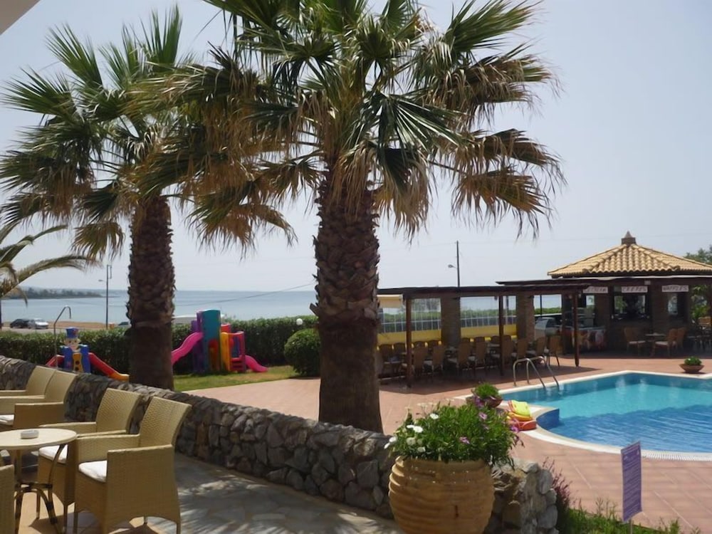 Oasis Hotel 27/30