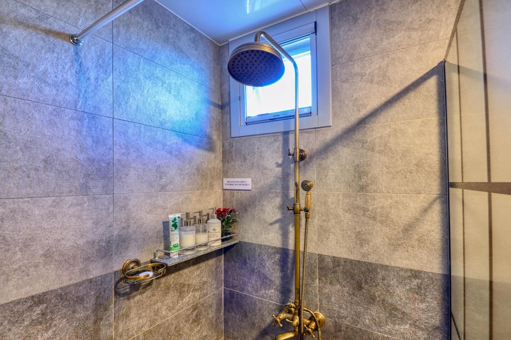 Seogwipo Dawa Pool Villa Pension 10/50