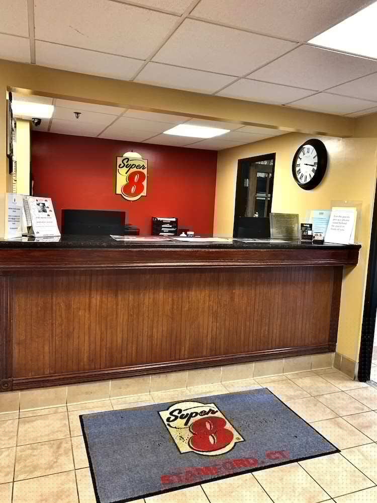 Super 8 By Wyndham Stamford/New York City Area 4/24