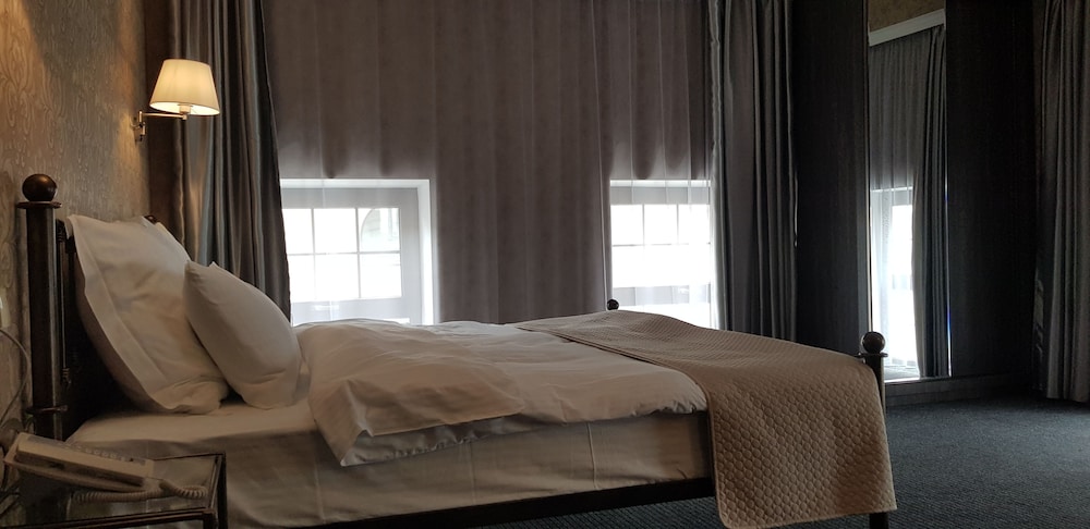 Redline Hotel 35/71