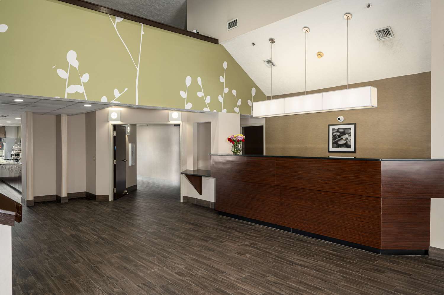SureStay by Best Western Summerville Flowertown 4/25