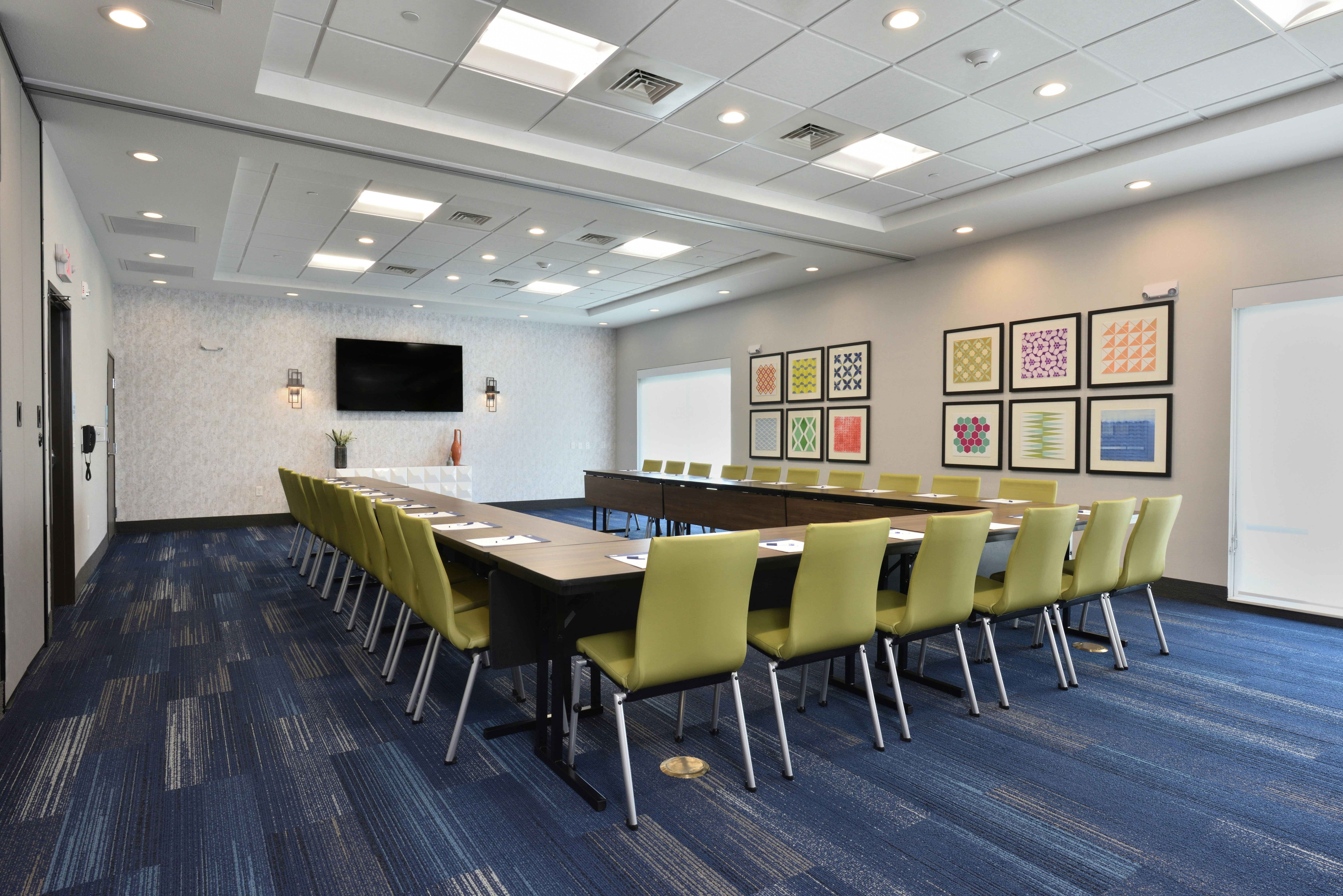 Holiday Inn Express and Suites Houston North Woodlands Area 61/70