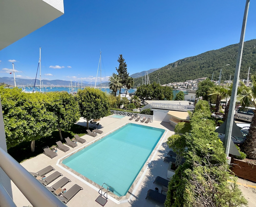 MARINA BOUTIQUE FETHIYE 19/50