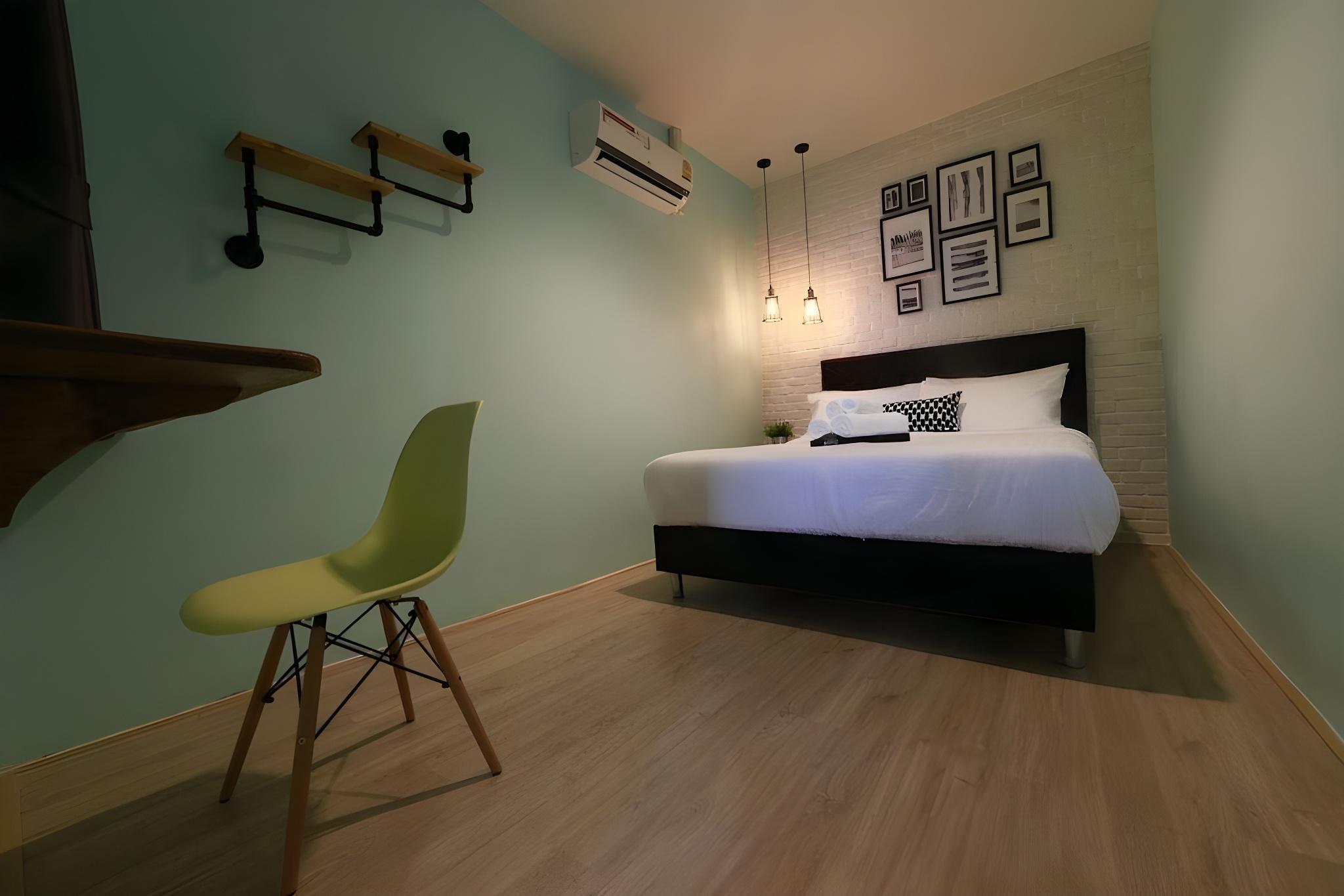 2 BEDROOMS, SUITE, BATHTUB