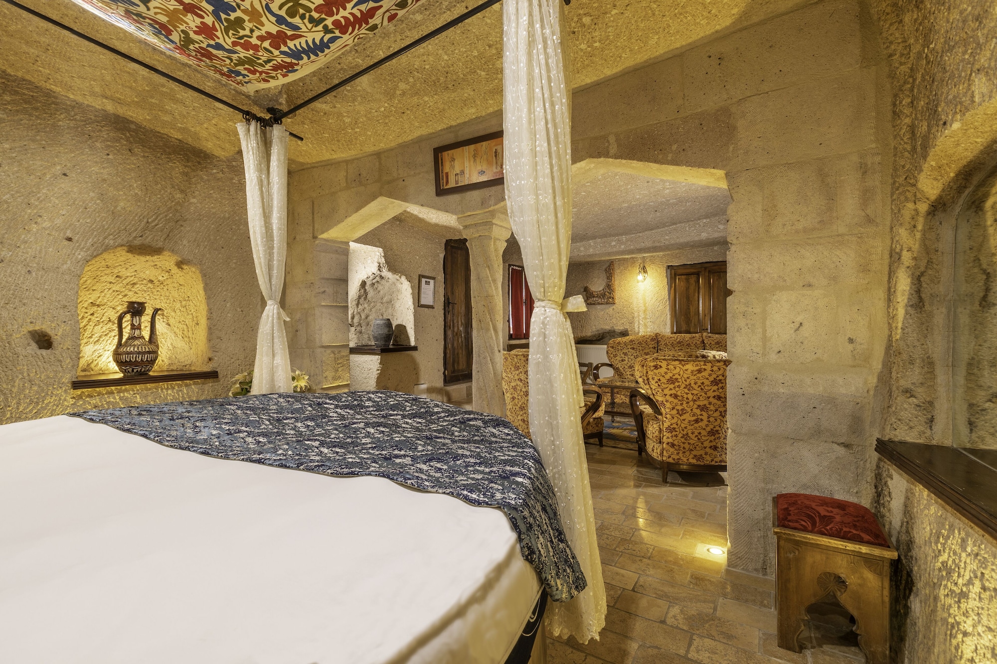 HONEYMOON, SUITE