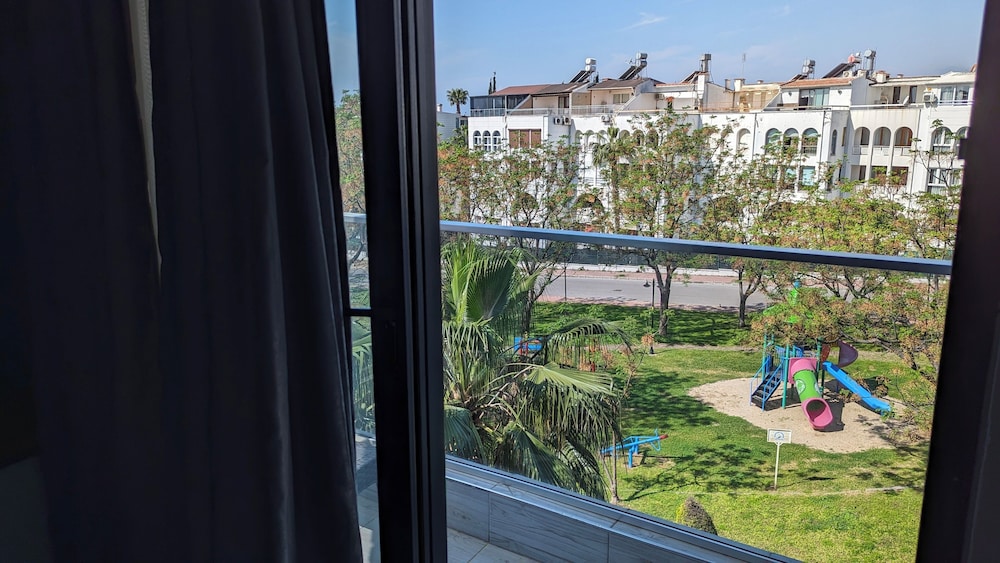 Ramona Hotel 42/45